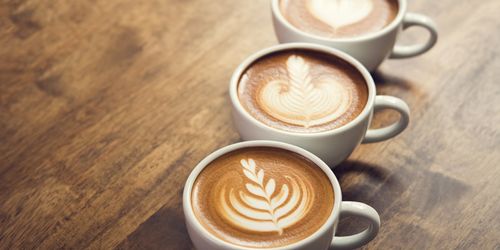 Cara Membuat Buih Susu untuk Kopi Berbasis Espresso